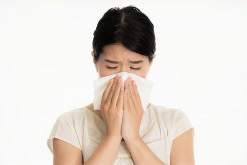 最近、「鼻水が止まらない」「目がゴロゴロする」「風邪だと思ったのに熱が出ない」といった症状はありませんか？